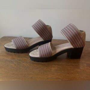 CHARLESTON SHOE CO. LUG SOLE SANDALS. SIZE 6